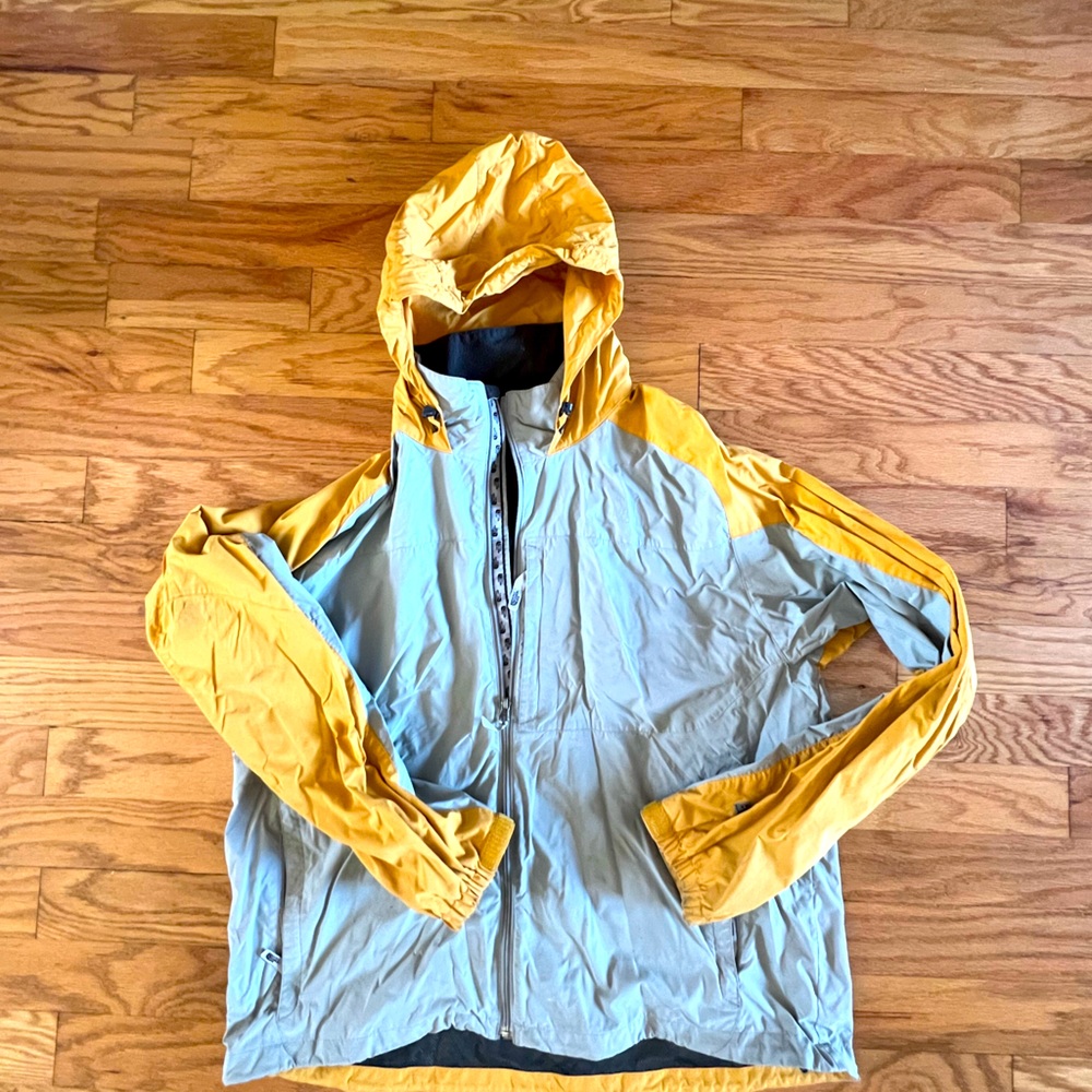 Th North Face Men’s windbreaker / raincoat
